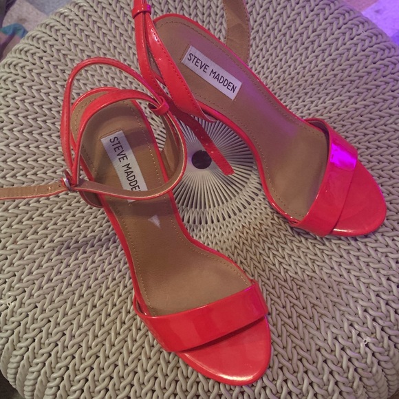 Red Steve Madden heels - Picture 2 of 5